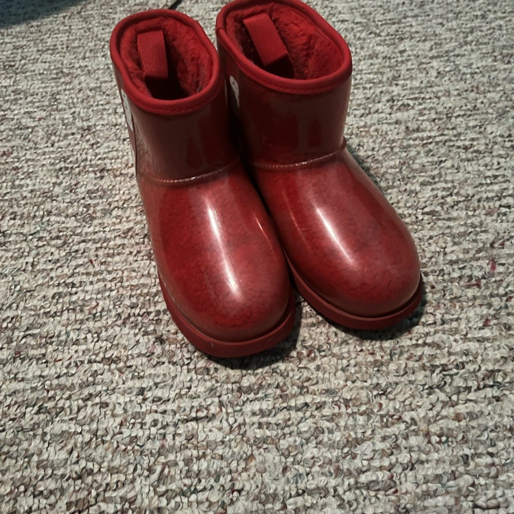 Red uggs - Picture 2 of 3